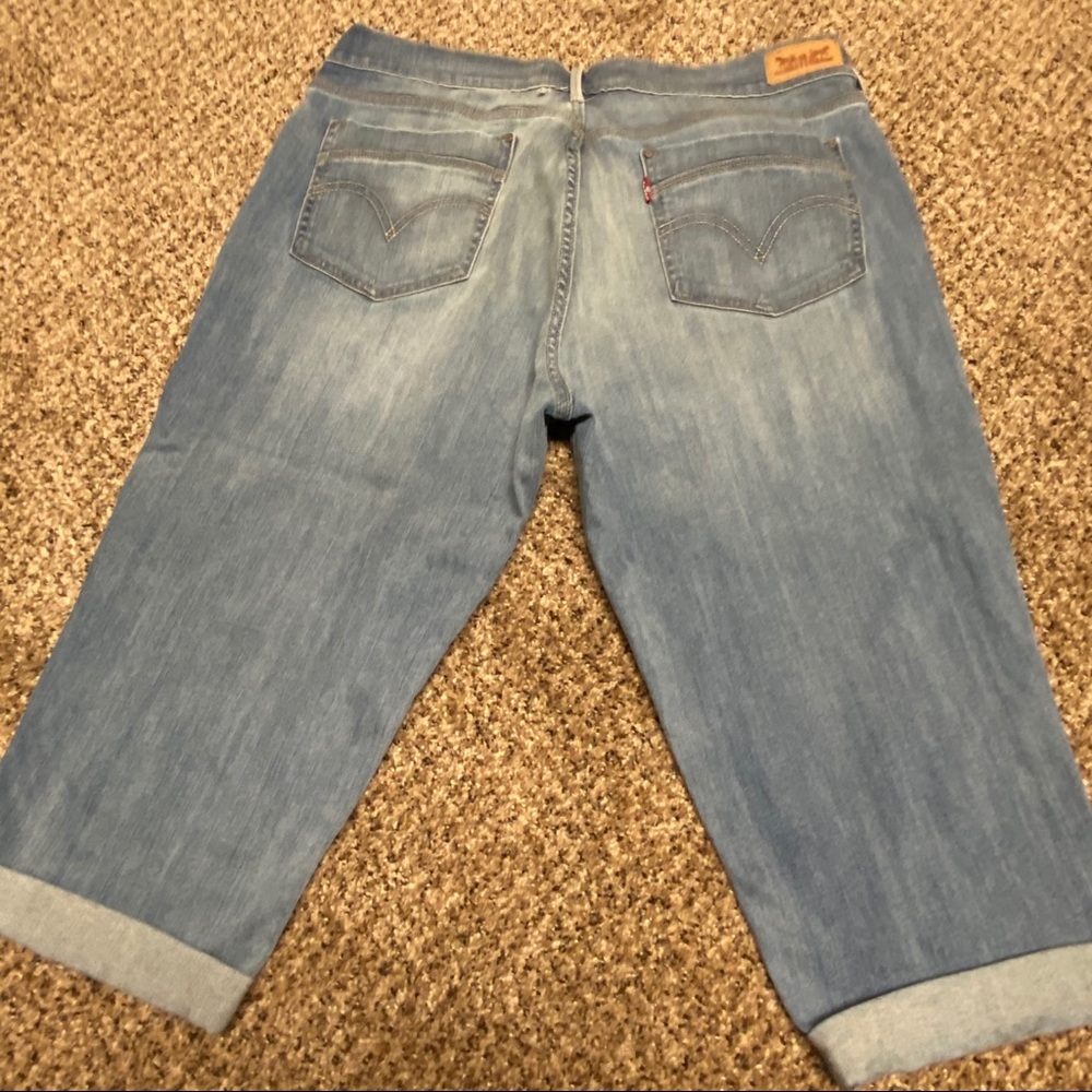 NWOT Levi’s cropped cuffed Bermuda capris  jean capris cropped